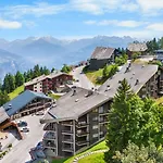 Emeraudes 404a Pres De La Telecabine A Avec Vue Sur Les Alpes *