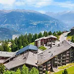 Emeraudes 404a Pres De La Telecabine A Avec Vue Sur Les Alpes *